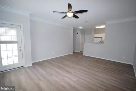 Living - 1571 Spring Gate Dr #6209, Mclean, VA 22102 photo 5 of 5