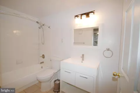 Bath - 1571 Spring Gate Dr #6209, Mclean, VA 22102 photo 1 of 2