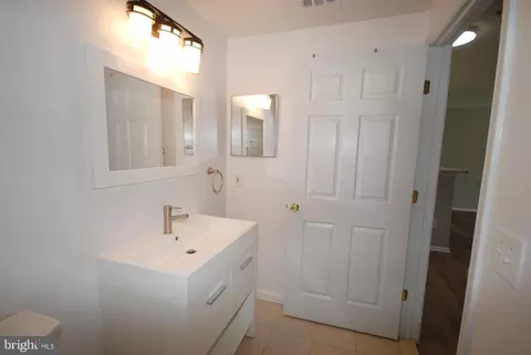 Bath - 1571 Spring Gate Dr #6209, Mclean, VA 22102 photo 2 of 2