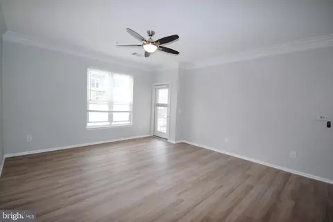 Living - 1571 Spring Gate Dr #6209, Mclean, VA 22102 photo 3 of 5