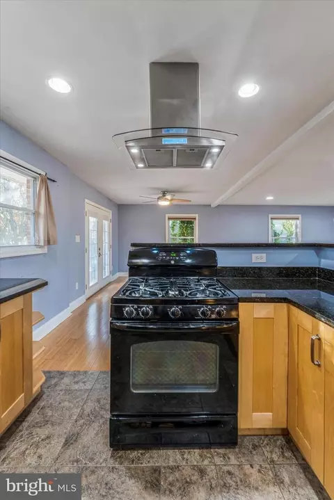 Kitchen - 6719 Ruskin St, Springfield, VA 22150 photo 4 of 5