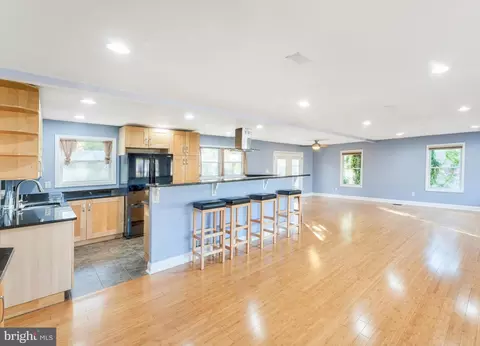 Living - 6719 Ruskin St, Springfield, VA 22150 photo 1 of 6