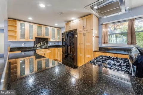 Kitchen - 6719 Ruskin St, Springfield, VA 22150 photo 3 of 5