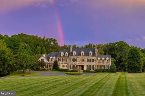 1205 Towlston Rd, Great Falls, VA 22066