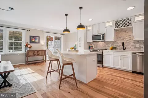 14521 Creek Branch Ct, Centreville, VA 20120