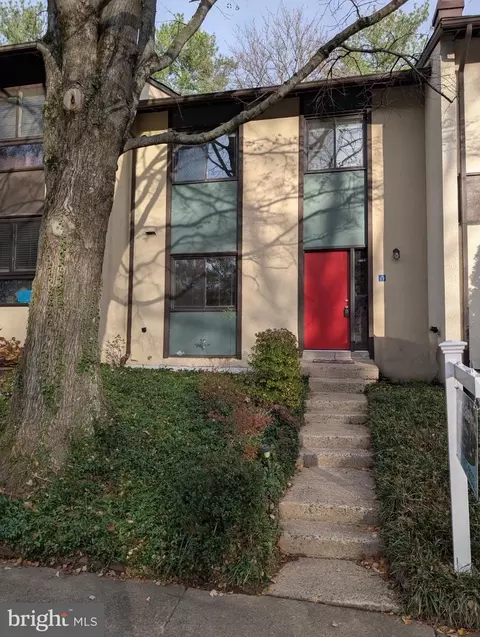 11817 Coopers Ct, Reston, VA 20191