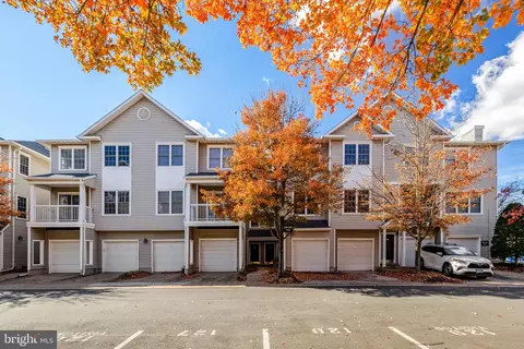 12899 Fair Briar Ln, Fairfax, VA 22033