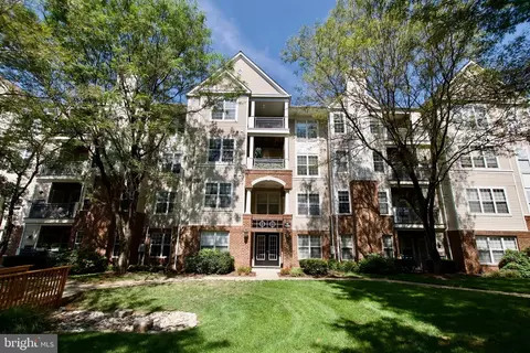 3003 Nicosh Cir #3106, Falls Church, VA 22042