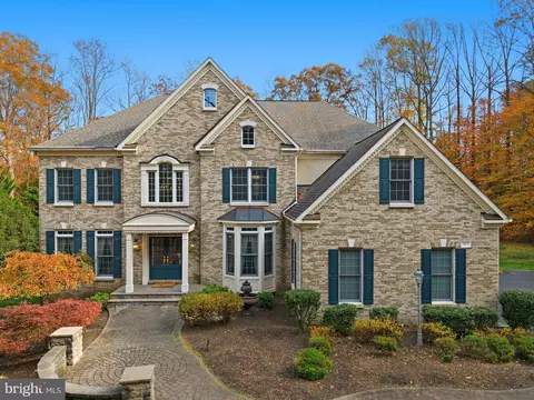 9712 Thorn Bush Dr, Fairfax Station, VA 22039