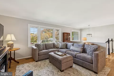 Living - 8101 Greeley Blvd, Springfield, VA 22152 photo 2 of 4