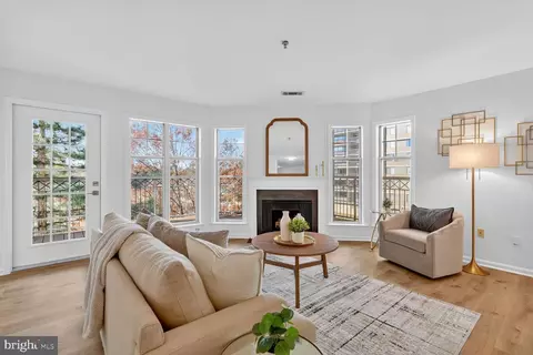 5575 Seminary Rd #312, Falls Church, VA 22041