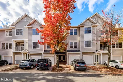12855 Fair Briar Ln, Fairfax, VA 22033