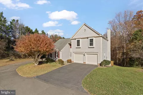 7676 Green Garland Dr, Springfield, VA 22153