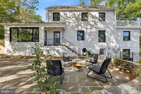 1901 Belle Haven Rd, Alexandria, VA 22307