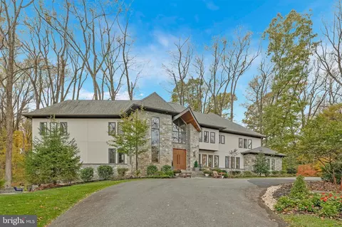 1700 Brookside Ln, Vienna, VA 22182