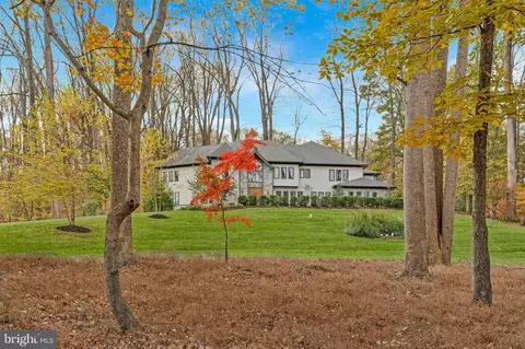 Exterior - 1700 Brookside Ln, Vienna, VA 22182 photo 6 of 24