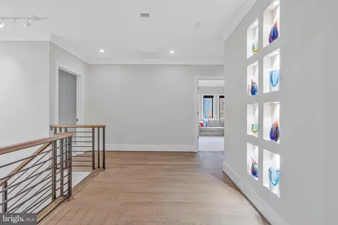 Entry Way - 1700 Brookside Ln, Vienna, VA 22182 photo 6 of 23