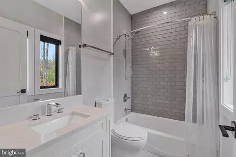 Bath - 1700 Brookside Ln, Vienna, VA 22182 photo 1 of 8