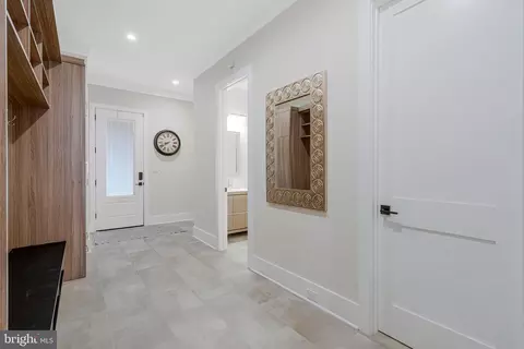 Entry Way - 1700 Brookside Ln, Vienna, VA 22182 photo 18 of 23