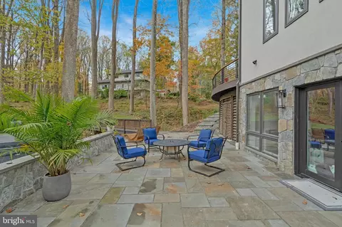 Exterior - 1700 Brookside Ln, Vienna, VA 22182 photo 22 of 24