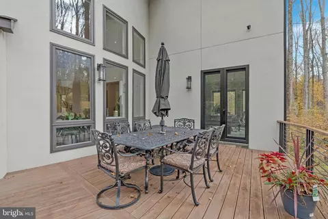Exterior - 1700 Brookside Ln, Vienna, VA 22182 photo 16 of 24