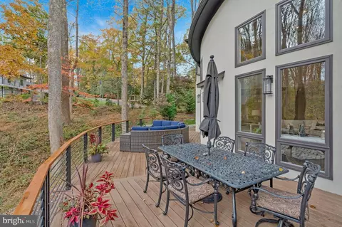 Exterior - 1700 Brookside Ln, Vienna, VA 22182 photo 17 of 24