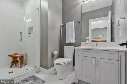 Bath - 1700 Brookside Ln, Vienna, VA 22182 photo 2 of 8