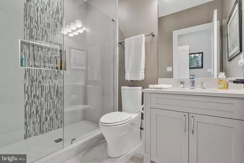 Bath - 1700 Brookside Ln, Vienna, VA 22182 photo 5 of 8