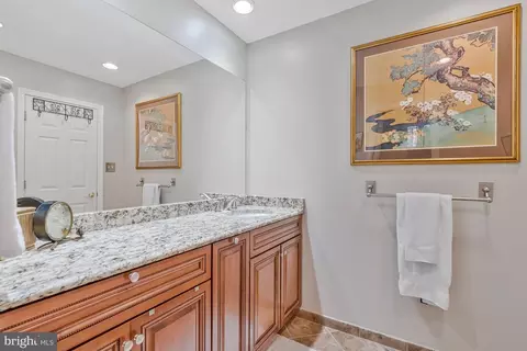 Bath - 7724 Desdemona Ct, Mclean, VA 22102 photo 4 of 8