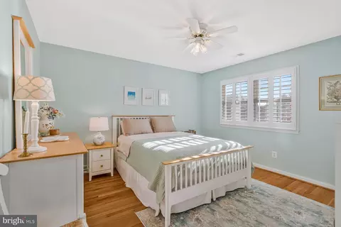 Bedroom - 7724 Desdemona Ct, Mclean, VA 22102 photo 3 of 8