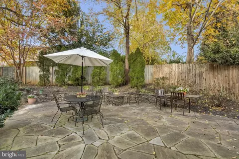 Exterior - 7724 Desdemona Ct, Mclean, VA 22102 photo 5 of 9