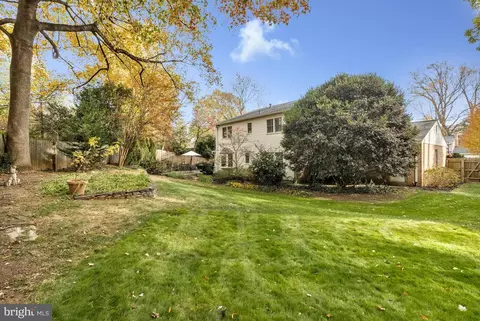 Exterior - 7724 Desdemona Ct, Mclean, VA 22102 photo 6 of 9