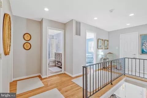 Entry Way - 7724 Desdemona Ct, Mclean, VA 22102 photo 4 of 7