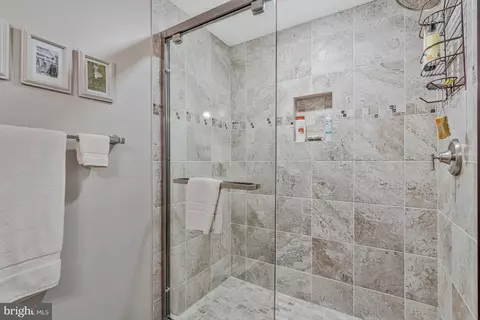 Bath - 7724 Desdemona Ct, Mclean, VA 22102 photo 7 of 8