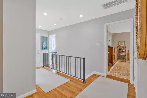 Entry Way - 7724 Desdemona Ct, Mclean, VA 22102 photo 5 of 7