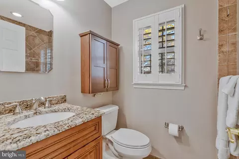 Bath - 7724 Desdemona Ct, Mclean, VA 22102 photo 1 of 8