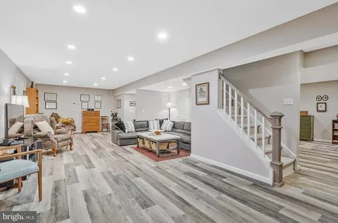 Entry Way - 7724 Desdemona Ct, Mclean, VA 22102 photo 6 of 7