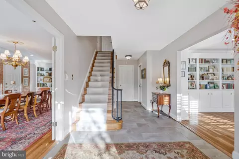 Entry Way - 7724 Desdemona Ct, Mclean, VA 22102 photo 2 of 7