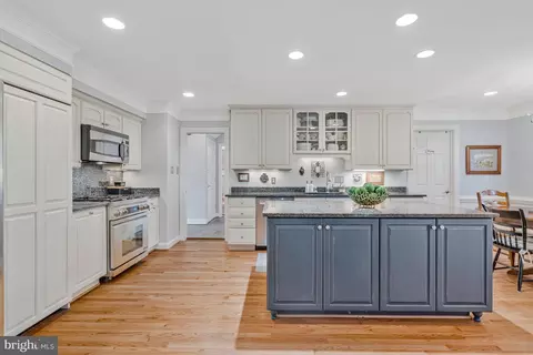 Kitchen - 7724 Desdemona Ct, Mclean, VA 22102 photo 4 of 4