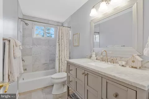 Bath - 7724 Desdemona Ct, Mclean, VA 22102 photo 2 of 8