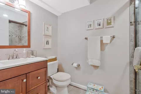 Bath - 7724 Desdemona Ct, Mclean, VA 22102 photo 6 of 8