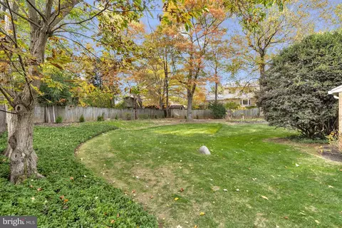 Exterior - 7724 Desdemona Ct, Mclean, VA 22102 photo 7 of 9