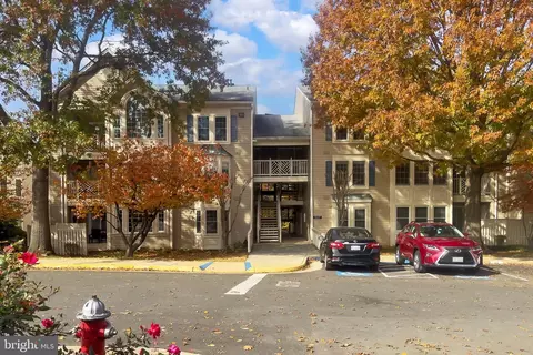 12217 Fairfield House Dr #106A, Fairfax, VA 22033