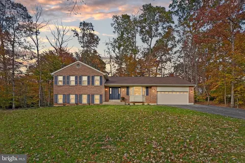 11302 Alms House Ct, Fairfax Station, VA 22039