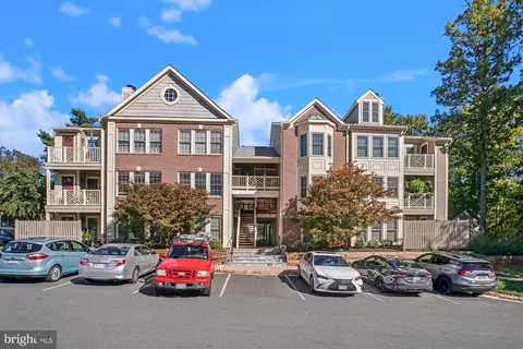 3801 Ridge Knoll Ct #2A, Fairfax, VA 22033