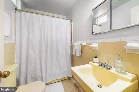 Bath - 7457 Long Pine Dr, Springfield, VA 22151 photo 2 of 3