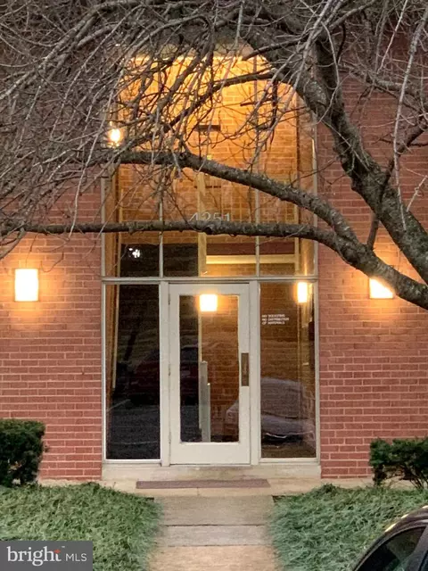 4251 Americana Dr #203, Annandale, VA 22003