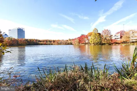 2914 Montauk Ct, Falls Church, VA 22042