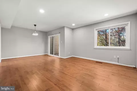 2152 Glencourse Ln, Reston, VA 20191 photo 5