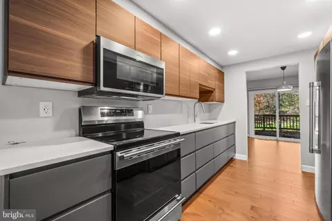 2152 Glencourse Ln, Reston, VA 20191 photo 10